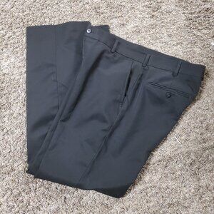 Mens Van Heusen Black Traveler Pants - Slacks - Size 34/32 - Flat Front